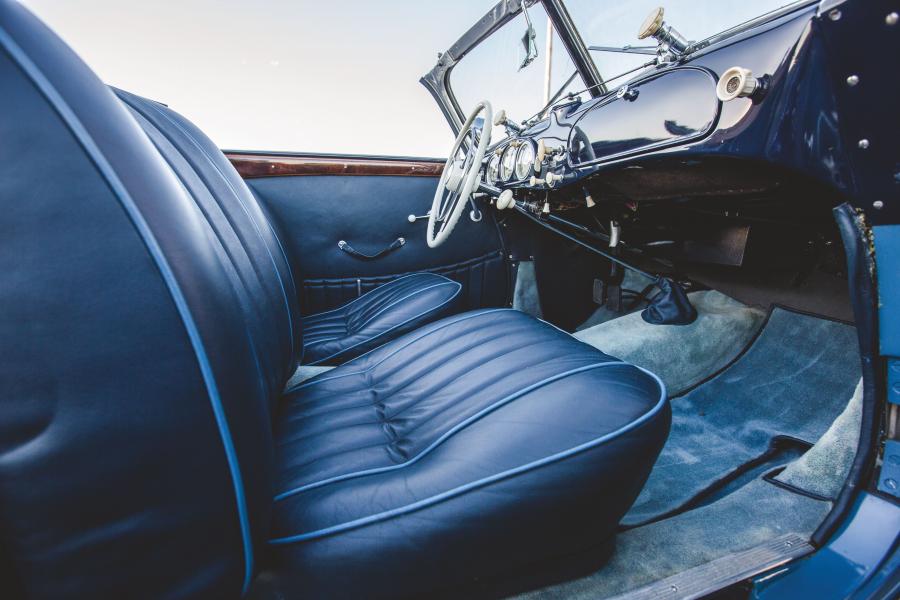 Интерьер BMW 327 Convertible 1937 года  (фото 2 из 31)